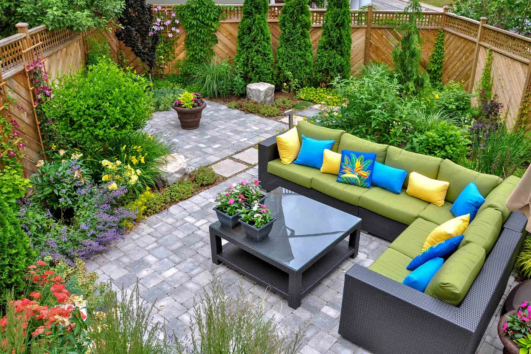 gazebo-stone-path-and-surrounding-plants